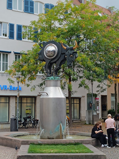 Kuhbrunnen in der Altstadt von Bietigheim nahe dem Liquid Beans Café