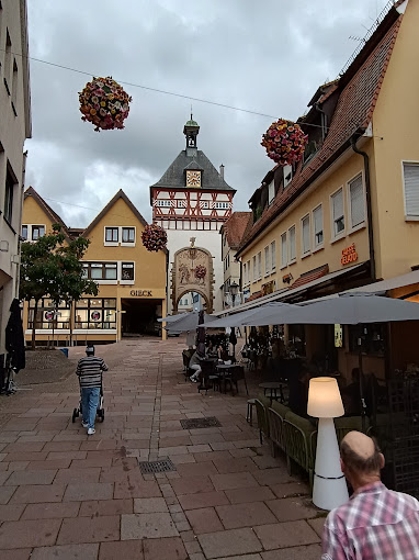 Blick auf den historischen Stadtturm in der Altstadt von Bietigheim